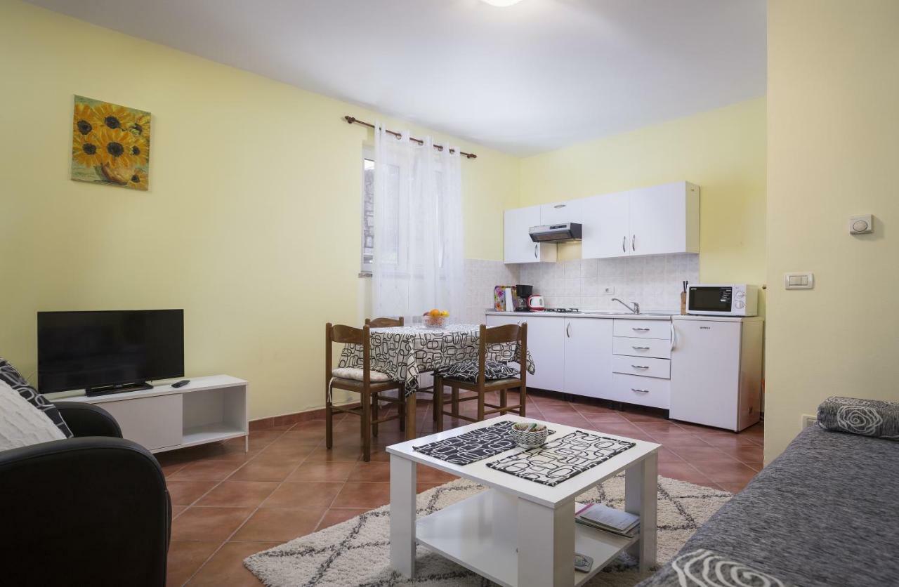Apartments Ella Rovinj Exterior foto
